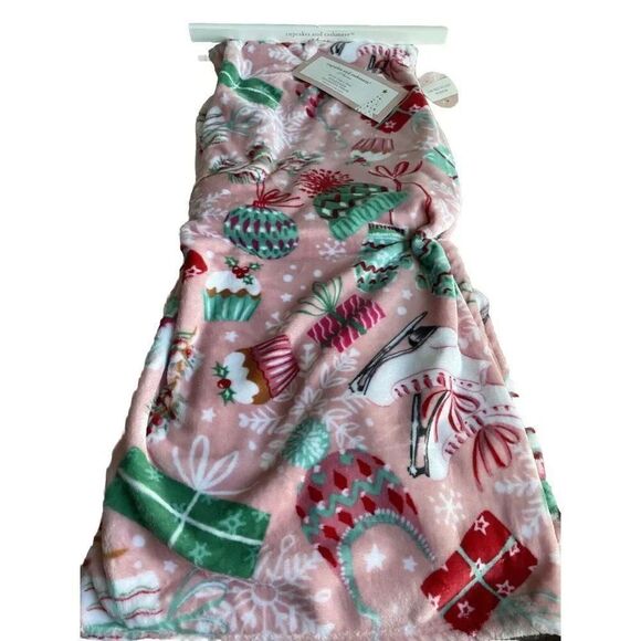 Cupcakes & Cashmere PINK Winter Throw Blanket Ice Skates Ornaments 60X70” NEW - Picture 3 of 15